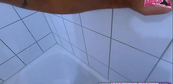  deutsche schlampe blonde teen macht piss fick im badezimmer